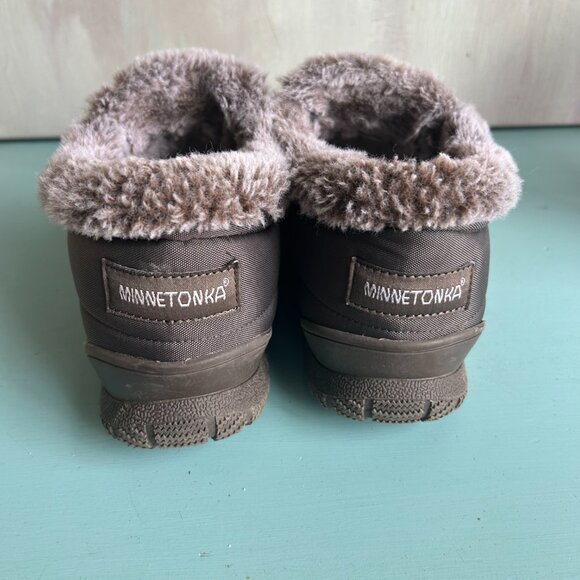 Minnetonka Timpson Tulsa Slip-On Snowshoes Low Tops Women's Size 9 Fur Lined - Picture 8 of 13